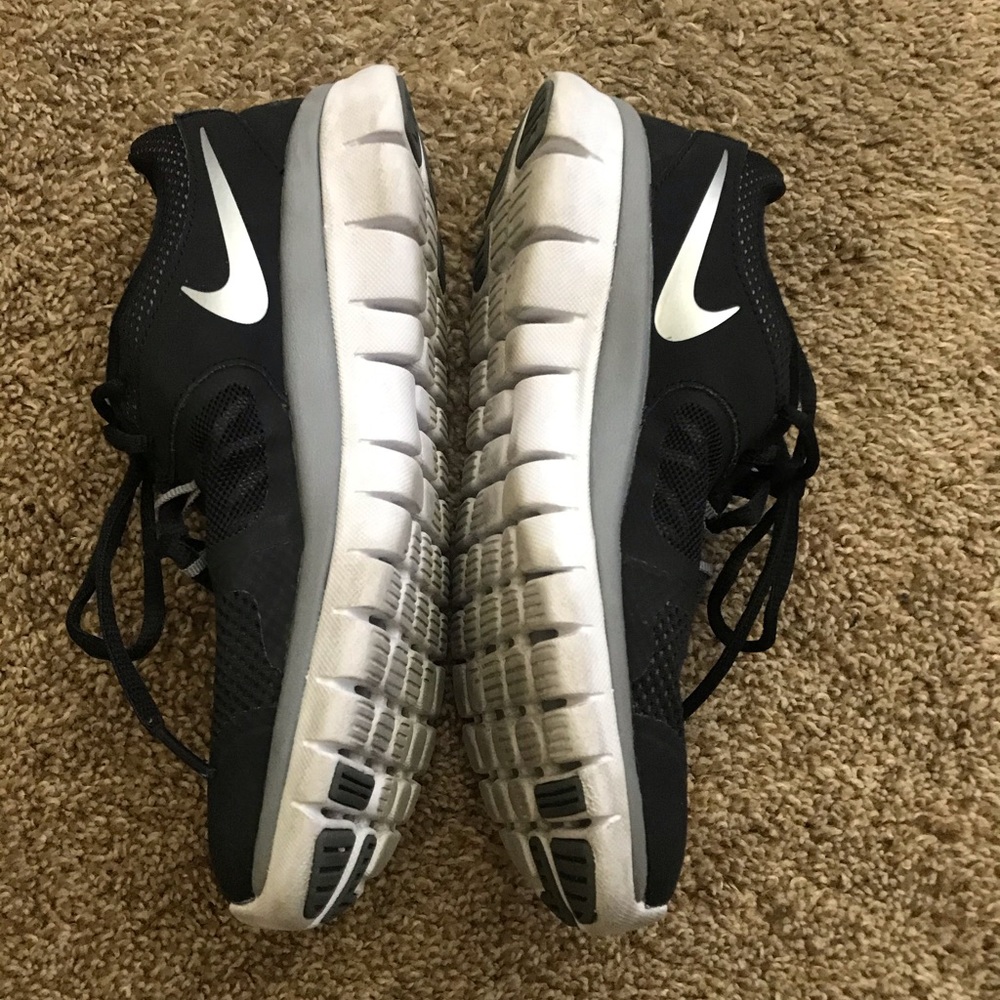 Nike | Athletic Shoes - Picture 3 of 5